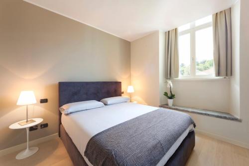 a bedroom with a large bed and a window at Liszt Tower by KlabHouse in Bellagio