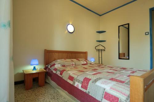 Tempat tidur dalam kamar di La palmeraie