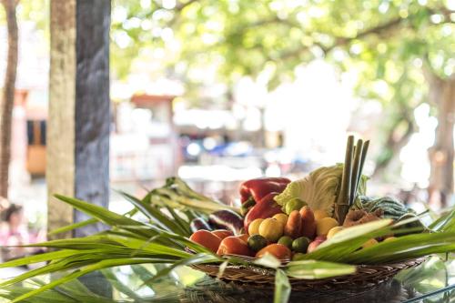 a basket of fruits and vegetables on a table at Hotel Pondok Sari Beach & SPA Resort in Pemuteran