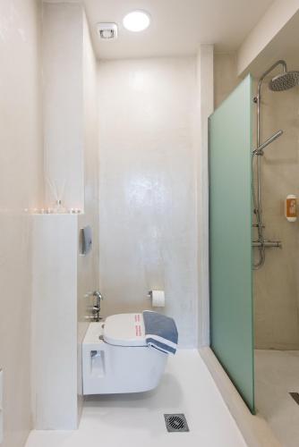 a bathroom with a bath tub and a shower at Eva Mare Hotel & Suites - Adults only in Agia Pelagia