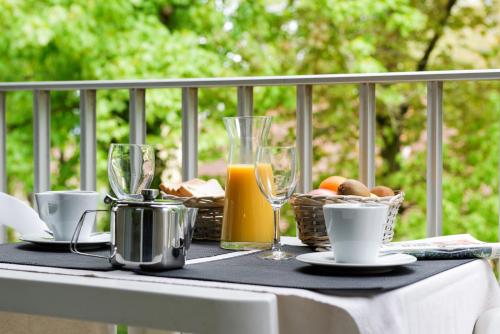 a table with a basket of food and glasses of juice at Hippotel in Le Touquet-Paris-Plage