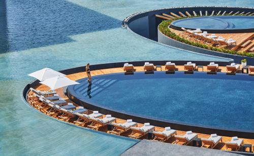 Viceroy Los Cabosの敷地内または近くにあるプール