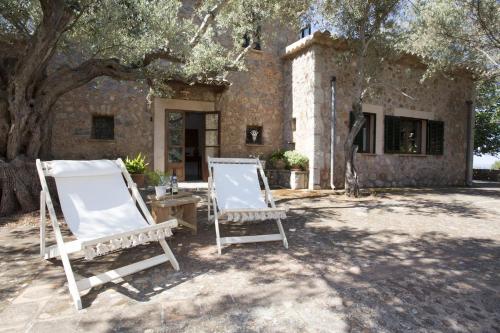 two chairs sitting in front of a house at Villa Es Coco, Soller in Port de Soller