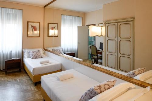 Postel nebo postele na pokoji v ubytování Hotel Continental