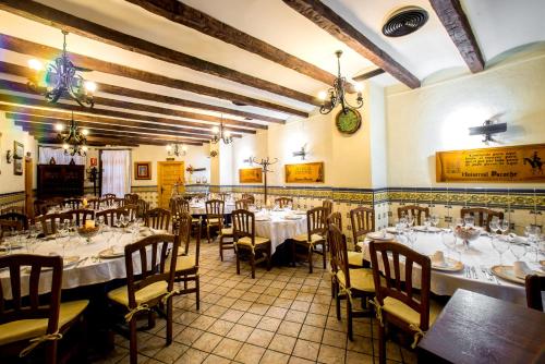 Restaurace v ubytování Hotel Universal Murcia