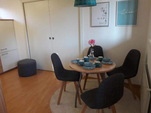 a dining room with a table and four chairs at Bungalow at Lake Alte Donau in Vienna