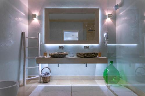 a bathroom with two sinks and a mirror at Il Lusso Del Silenzio in Ugento