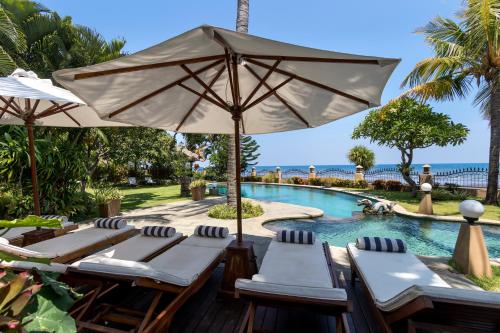 Swimmingpoolen hos eller tæt på Villa Bahagia Bali