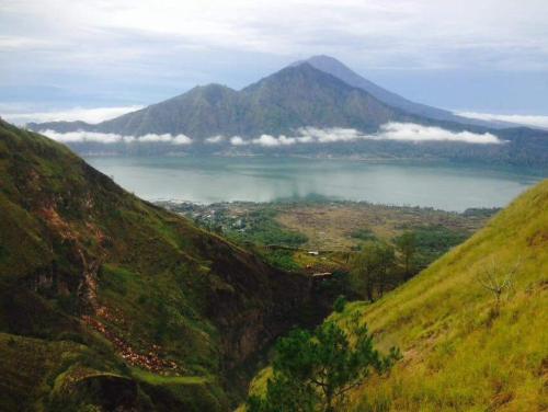 a view of a mountain and a body of water at Batur Volcano Guesthouse in Kintamani