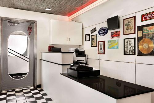 Gambar di galeri bagi Travelodge by Wyndham Low Moor Near Covington di Low Moor