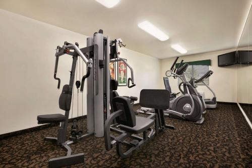 Pusat kecergasan dan/atau kemudahan kecergasan di Travelodge by Wyndham Low Moor Near Covington