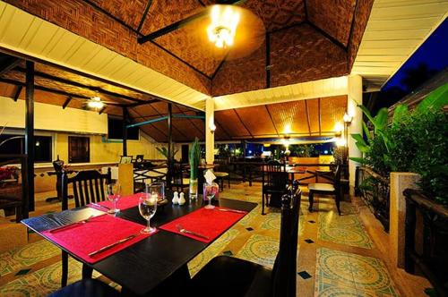 Restoranas ar kita vieta pavalgyti apgyvendinimo įstaigoje Thai Kamala Beach Front