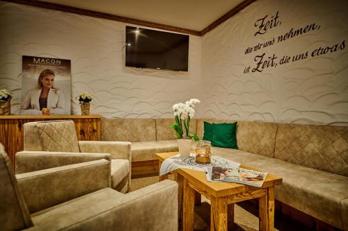 a living room with a woman standing in a mirror at Wellness & Naturhotel Tonihof in Langdorf im Landkreis Regen