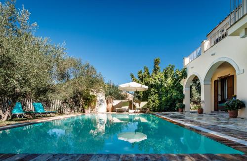 The swimming pool at or close to Mastrogiannis villa Dafne
