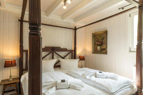 Un pat sau paturi într-o cameră la SATAMA Sauna Resort & SPA