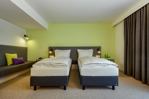 Postel nebo postele na pokoji v ubytování H+ Hotel Wien