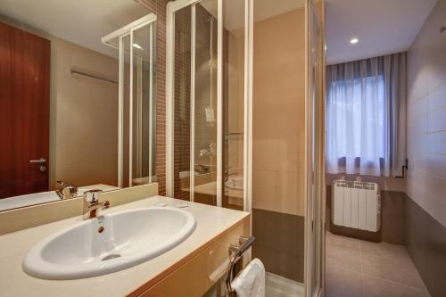  Pierre & Vacances Andorra El Tarter -  Room  picture :   Safety deposit box    Hairdryer    Iron                           