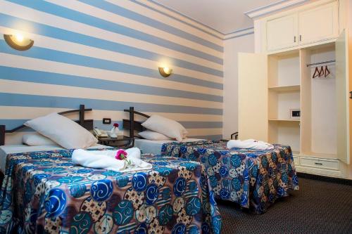 Llit o llits en una habitació de Havana Hotel Cairo