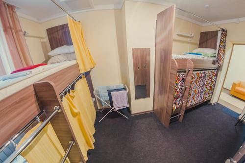 Krevet ili kreveti na kat u jedinici u objektu Happy Holiday Hostel