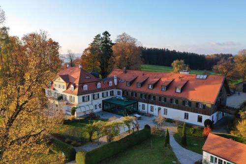 Gallery image of Biohotel Schlossgut Oberambach in Münsing am Starnberger See