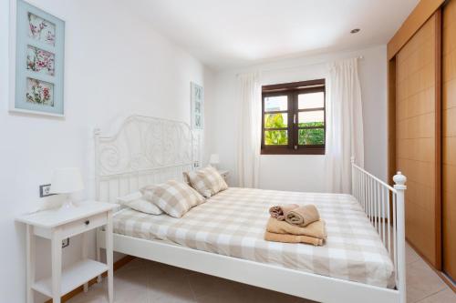 A bed or beds in a room at Luxury Bungalow In Costa Adeje