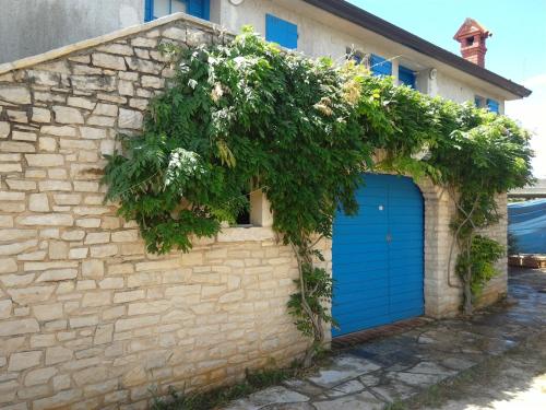 House Ivas with garden – Photos 5