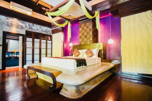 Giường trong phòng chung tại Ramada by Wyndham Aonang Krabi