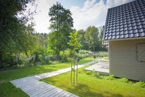 a backyard of a house with a yard with a yard at fajnemorze - Domy Szwedzkie in Dębina