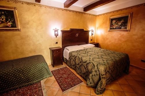 a bedroom with a bed and a table in it at Hotel Guerrinuccio in Celano