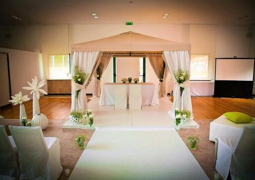 a tent with a table in the middle of a room at INATEL Caparica in Costa da Caparica