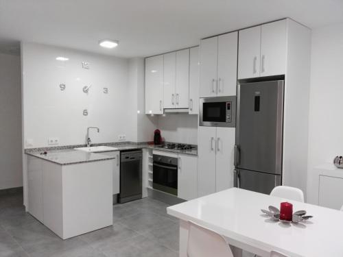 Kuchyň nebo kuchyňský kout v ubytování PRECIOSO APARTAMENTO EN PRIMERA LINEA DE MAR