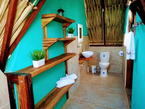 Ένα μπάνιο στο Playa Kai Glamping