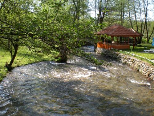 Φωτογραφία από το άλμπουμ του Hotel Paradise Place σε Kalofer