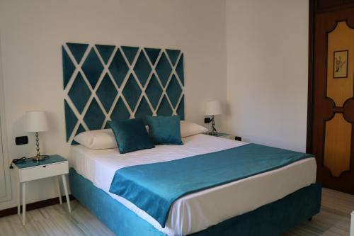 Ένα ή περισσότερα κρεβάτια σε δωμάτιο στο Neapolis City Life