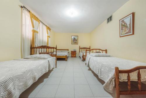 Un pat sau paturi într-o cameră la Hotel Veleros Cartagena