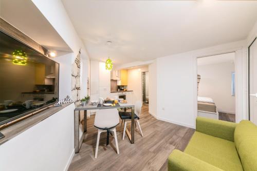 Mariva Downtown apartment with free parking