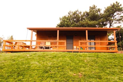 a large wooden house on a grassy field at Quintinha da Charneca in Alfeizerão