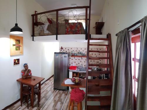 a room with a bunk bed and a table and a tableablish at Casinhas da Julieta in Morro de São Paulo