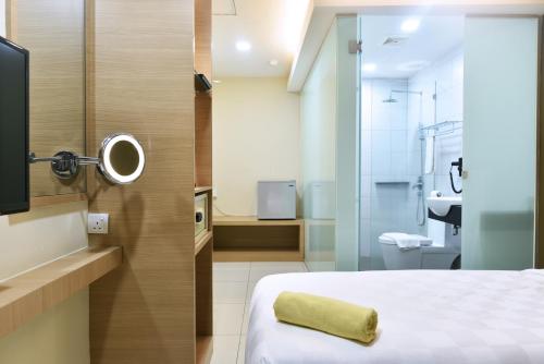 A bathroom at Hotel Mornington Bukit Permata Lumut