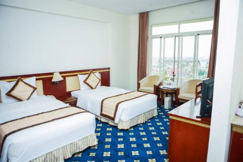 Ένα ή περισσότερα κρεβάτια σε δωμάτιο στο NGAN HA HOTEL