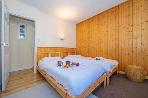 Uma cama ou camas num quarto em Sainte-Foy-l'Argentiere Apartment Sleeps 4