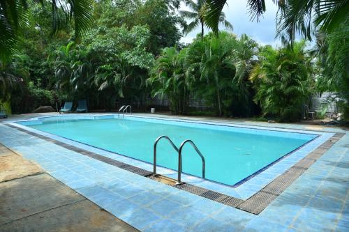 A piscina localizada em Royal Green Garden Hotel ou nos arredores