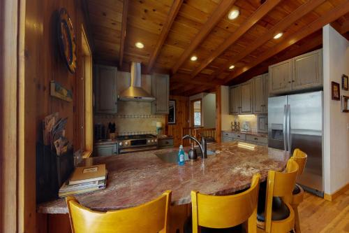 Chipmunk Cabin – Photos 2