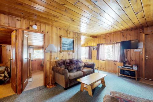 Naughty Pine Cabin – Photos 2