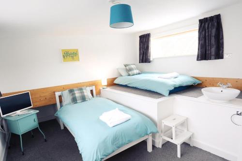 
A bed or beds in a room at Southville Guest House
