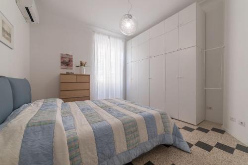 
سرير أو أسرّة في غرفة في Gianicolense Green Apartment
