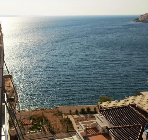 Roxy Sea View Apartment