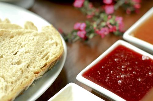 a plate of bread and a container of red sauce at Lodge El Taique in Puyehue