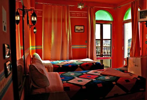Postel nebo postele na pokoji v ubytování Ramsess Hostel