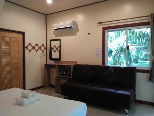 Et opholdsområde på Khao Sok Palm Garden Resort